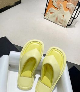 Sandales de luxe en <span class=keywords><strong>cuir</strong></span> rembourré souple à plateforme pour <span class=keywords><strong>femme</strong></span>, tongs de créateur imperméables antidérapantes pour l'été en extérieur - Product Image 6