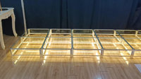 Scène de mariage en verre trempé carré pour piste de danse, plateforme de scène en plexiglas transparent avec fleurs et éclairage LED