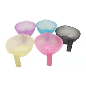 Cuencos de plástico para <span class=keywords><strong>tinte</strong></span> de <span class=keywords><strong>pelo</strong></span> de peluquero, paleta con ventosa para mezclar y teñir el cabello, venta al por mayor - Product Image 3