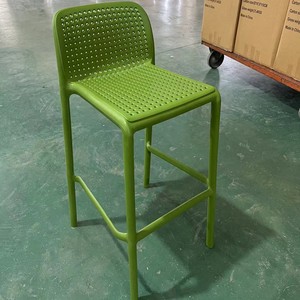 Tabourets de bar contemporains, luxueux, élégants, durables, respirants, écologiques, légers, modernes, avec dossier perforé en plastique PP, pour bar à domicile - Product Image 2