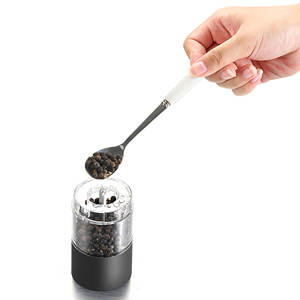 Molinillo de pimienta eléctrico creativo con cuchilla de acero inoxidable, carcasa de plástico y control de perilla para uso en la cocina. - Product Image 2