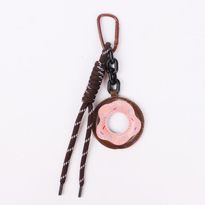 Llavero creativo de cuero PU con forma de donut, hecho a mano con cuerda trenzada, colgante para bolso, llavero de coche, llavero de lujo para mujer - Product Image 6