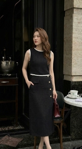 Robe de bureau mi-longue noire sans manches pour femme, tenue de travail élégante avec poches et détails boutons dorés, services OEM ODM, vente en gros - Product Image 2