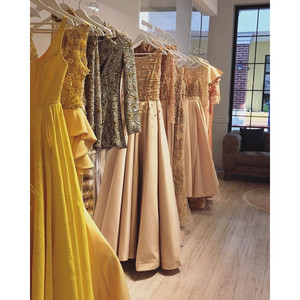 Abito da sposa sirena a coda lunga senza schienale - Product Image 2