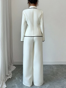 Completo da Donna <span class=keywords><strong>con</strong></span> Blazer Bianco a Doppio Petto <span class=keywords><strong>con</strong></span> Bordi a Contrasto e <span class=keywords><strong>Pantaloni</strong></span> a Gamba Larga a Vita Alta, Set Casual Traspirante in 2 Pezzi per l'Autunno - Product Image 3