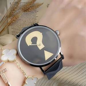 Montre pour femme avec bracelet en maille noire, cadran à signe de question, boîtier argenté, design unique, nouvelle montre de luxe pour femme, montre à quartz pour femme d'affaires - Product Image 6