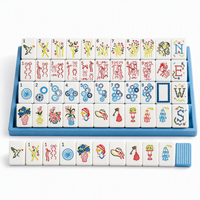 Tuiles de Mahjong américaines en acrylique double couche style point de croix, ensemble de tuiles en bambou avec ruban rouge, plaque bleue, motif fleur du vent et Joker