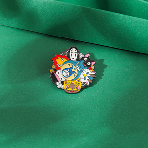 Stock sac d'école épinglettes insigne en émail dur Anime épingles en émail Logo insigne en métal Anime <span class=keywords><strong>Miyazaki</strong></span> <span class=keywords><strong>Hayao</strong></span> fougueux broche épingles - Product Image 3