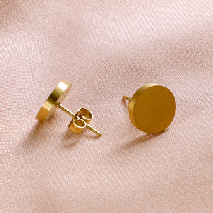 Boucles d'oreilles rondes plates en acier inoxydable <span class=keywords><strong>plaqué</strong></span> <span class=keywords><strong>or</strong></span> 18 carats à sublimation gravable sans ternissement - Product Image 4