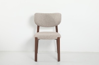 Chaise de salle à manger beige moderne avec dossier arrondi, structure en métal noyer, chaise d'appoint pour salle à manger et cuisine