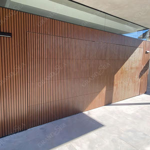 <span class=keywords><strong>Porte</strong></span> de <span class=keywords><strong>garage</strong></span> automatique à ouverture inclinée en bois à lattes de style moderne australien, <span class=keywords><strong>porte</strong></span> de <span class=keywords><strong>garage</strong></span> en aluminium à lattes encastrée - Product Image 1