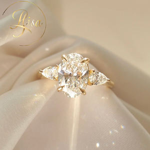 Cincin Pertunangan Berlian Oval Buatan Laboratorium Bersertifikat IGI Vvs CVD, Custom Emas 10K 14K 18K, Cincin Trilogy Berlian Buatan Laboratorium - Product Image 2