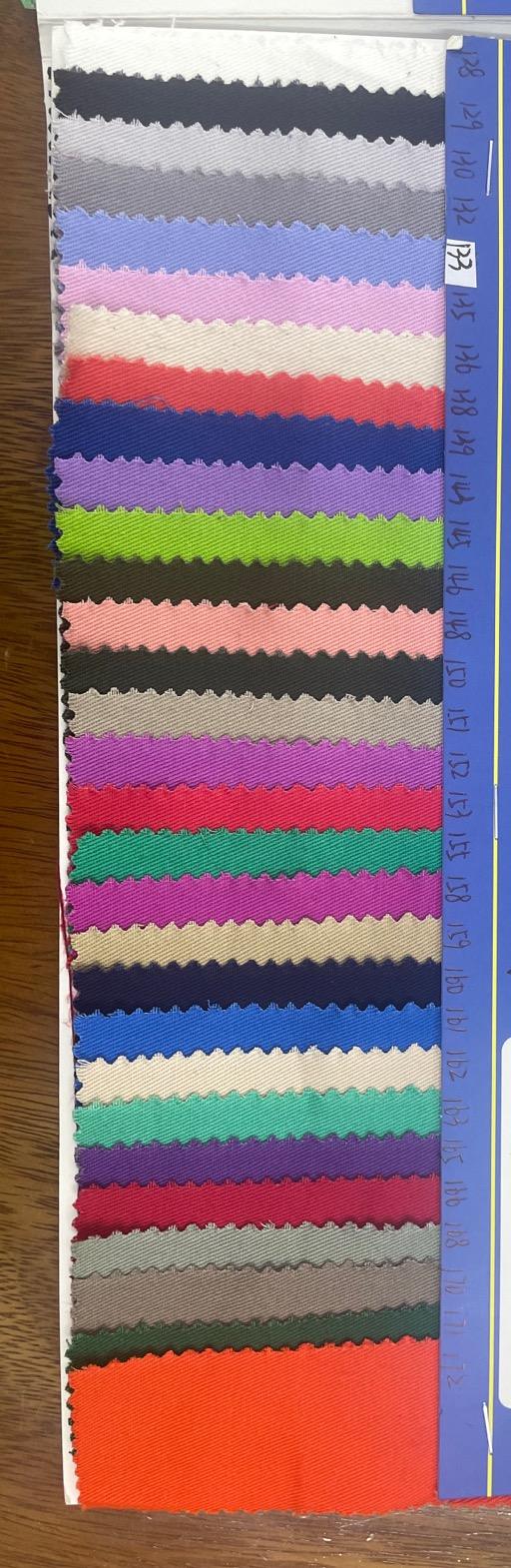 El precio en el enlace es para un sombrero liso no impermeable.