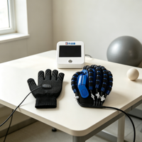 Exosquelette robotique pour les doigts, pour la physiothérapie et l'entraînement de la main, avec programmes sélectionnables et ajustables, et tailles personnalisables.