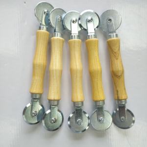 Оптовая продажа с завода: Ролик для ремонта шин, портативный инструмент для швейной работы по шинам, с деревянной ручкой и шарикоподшипником - Product Image 3