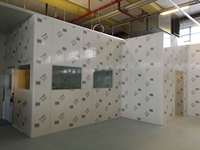 Projet de salle blanche modulaire portable à parois rigides ISO 7 pour laboratoire