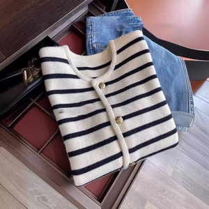 Red and White Contrast Striped Soft Waxy Knitted <strong>Top</strong> Women's Autumn New Sweet Age-reducing Short Sweater Cardigan - Product Image 3
