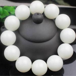 สร้อยข้อมือรากบอดีสีขาว 20 มม. 12 เม็ด สไตล์ชาติพันธุ์ เครื่องประดับทางศาสนา ของสะสม ลูกปัดพุทธ สร้อยข้อมือคู่รักสำหรับทุกเพศ - Product Image 1