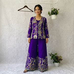 Conjunto de Lehenga Étnico Bordado Morado para Mujer, Traje de Fiesta con Blusa de Costuras Elaboradas y Pantalón Palazzo, Ideal para Bodas y Festivales - Product Image 2