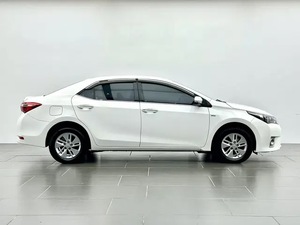 La <span class=keywords><strong>voiture</strong></span> d'occasion la plus vendue en 2017, la Toyota Corolla, possède une transmission automatique stable et est peu coûteuse - Product Image 5