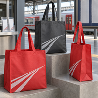 Sacs d'emballage non tissés rouges en PP pour événements hôteliers, conception à soufflets ouverts, impression sérigraphique, 80 g/m² pour marques