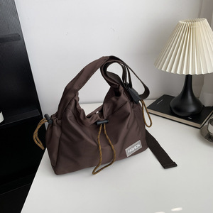 2024 diseñador nuevo bolso <span class=keywords><strong>de</strong></span> <span class=keywords><strong>mensaje</strong></span> <span class=keywords><strong>de</strong></span> <span class=keywords><strong>tela</strong></span> <span class=keywords><strong>de</strong></span> nailon <span class=keywords><strong>de</strong></span> gran capacidad para mujeres Chicas lindas bolso <span class=keywords><strong>de</strong></span> hombro <span class=keywords><strong>con</strong></span> cordón simple para deporte - Product Image 4