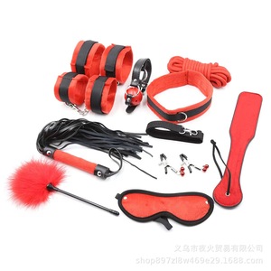 Nouvel ensemble de 10 pièces en peluche noir et rouge - Jouets sexuels alternatifs, ensemble combiné de bondage et de retenue pour adultes - Product Image 2