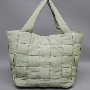 Service de développement et de conception de sacs fourre-tout en nylon tissé sur mesure OEM, solutions de sacs souples personnalisés ODM adaptées aux marques esthétiques - Product Image 2