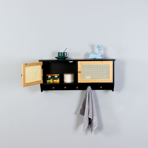 Estante de Pared Contemporáneo de Bambú de Tres Niveles con Ganchos Multifuncionales, Acabado en Laca Negra para Baño y Cocina - Product Image 3
