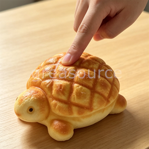 Modelo de simulación de comida de pastelería con forma de tortuga y pan de piña, de rebote lento, con rejilla y corteza dorada, para decoración de café con temática de animales adorables - Product Image 3