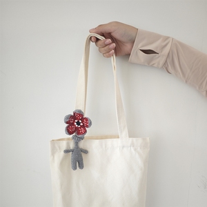Pendentif <span class=keywords><strong>Fleur</strong></span> Gloutonne au Crochet Fait Main, <span class=keywords><strong>Petit</strong></span> Homme Magique Tacheté Rouge <span class=keywords><strong>et</strong></span> Gris, Accessoire de Sac <span class=keywords><strong>et</strong></span> Clés Tricoté - Product Image 4