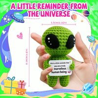 Cadeaux Friendsgiving, peluche extraterrestre au crochet avec carte positive, échange de cadeaux blancs de bureau, cadeaux d'anniversaire uniques
