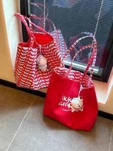 Sac en toile à carreaux rouges de style nouveau pour femmes, grande capacité, sac à bandoulière, sac en tissu réversible - Product Image 6