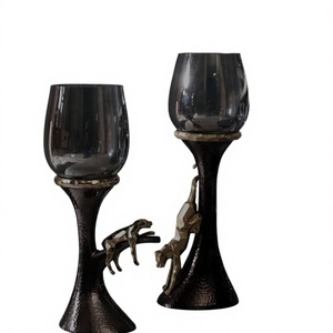Nouveau design de sculpture léopard moderne, ensemble de porte-bougies en métal durable pour bougies chauffe-plat en verre, pour présentation sur table - Product Image 1