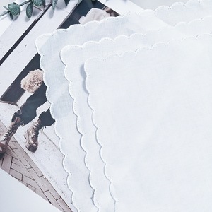 Grosir Massal Saputangan Persegi Bordir Tepi Bergelombang 11 inci, Lembut, Katun Putih Polos 60S untuk Pernikahan - Product Image 5