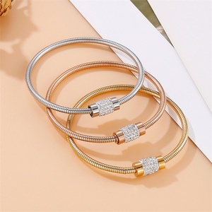 Bracelet jonc perlé en acier inoxydable plaqué or avec breloque zircon rond et cœur pour homme – Offre spéciale - Product Image 5