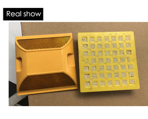 Marcador de Pavimento de Plástico Amarillo de Seguridad Vial Roadsafe, Reflector Doble Común, Alta Reflectividad, Resistencia a la Compresión de Más de 10 Toneladas - Product Image 3