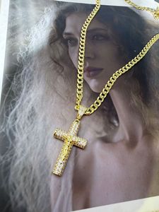 Collana con <span class=keywords><strong>Croce</strong></span> da <span class=keywords><strong>Uomo</strong></span> Placcata in Vero Oro 14K con Catene Anti-Ossidazione e Ciondolo Crocifisso di Gesù da 24 Pollici Regalo Gioielleria Religiosa Cristiana - Product Image 2