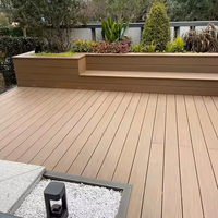 Platelage WPC à grain de bois commercial de 25mm Plancher de bois dur extérieur moderne Matière première plastique en bois de teck bon marché