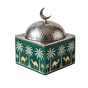 Caja de Metal Esmaltada Verde con Diseño de Dátiles, Tapa en Forma de Cúpula, Decorada con Palmera y Camello, Recipiente de Almacenamiento, Caja de Regalo Decorativa para Eid - Product Image 1