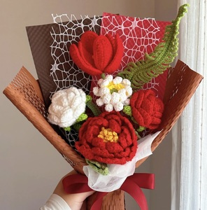 Bouquet di Fiori Fatti a Mano all'Uncinetto: Rose, Tulipani e Margherite Eterne, Lunghezza Personalizzabile, Romantico e Sognante per Laurea e Casa - Product Image 2