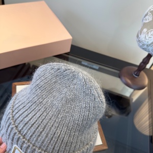 Gorro de Punto Cálido y Moderno de Marca de Lujo, 100% Lana Pura, Bordado 3D, Protección para las Orejas, Cálido, Apto para Hombres y Mujeres - Product Image 3