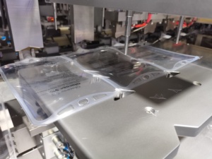 Iven IV truyền túi mềm hình thức điền vào con dấu dây chuyền sản xuất chai nhựa bfs IV giải pháp phụ và niêm phong máy - Product Image 2