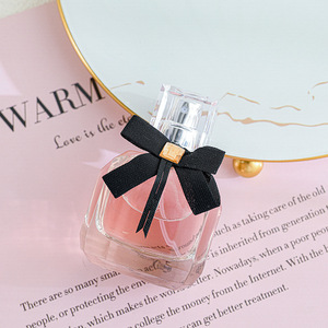 น้ำหอม MERYAM FRAGRANCE ขนาดปกติ กลิ่นหอมติดทนนาน ชุดของขวัญสี่ชิ้นใหม่ กลิ่นดอกไม้และผลไม้ รีเวิร์ส พารีส เอเลแกนท์ - Product Image 4