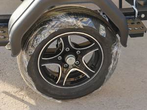 <span class=keywords><strong>Remorque</strong></span> de <span class=keywords><strong>bateau</strong></span> noire 420, jantes en aluminium de haute esthétique, directement de l'usine, nécessitant une personnalisation - Product Image 2