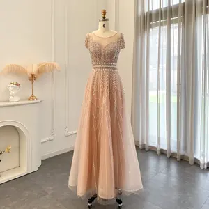 女性の結婚式のための豪華なビーズの淡いピンクの長いイブニングドレスエレガントなゴールドアラビアプラスサイズフォーマルパーティーガウンSZ059