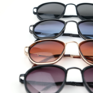 Gafas de Sol 2026, las Más Nuevas, para Hombre y Mujer, Redondas, de PC, Polarizadas, con Marco de Metal, Personalizadas, Económicas, con <span class=keywords><strong>Lentes</strong></span> de Cambio de Color, OEM, ODM - Product Image 2