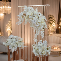 Colonne de fleurs artificielles en soie rose blanche sur support en métal doré, décoration de toile de fond de mariage moderne, marque fantaisie pour fête de mariage