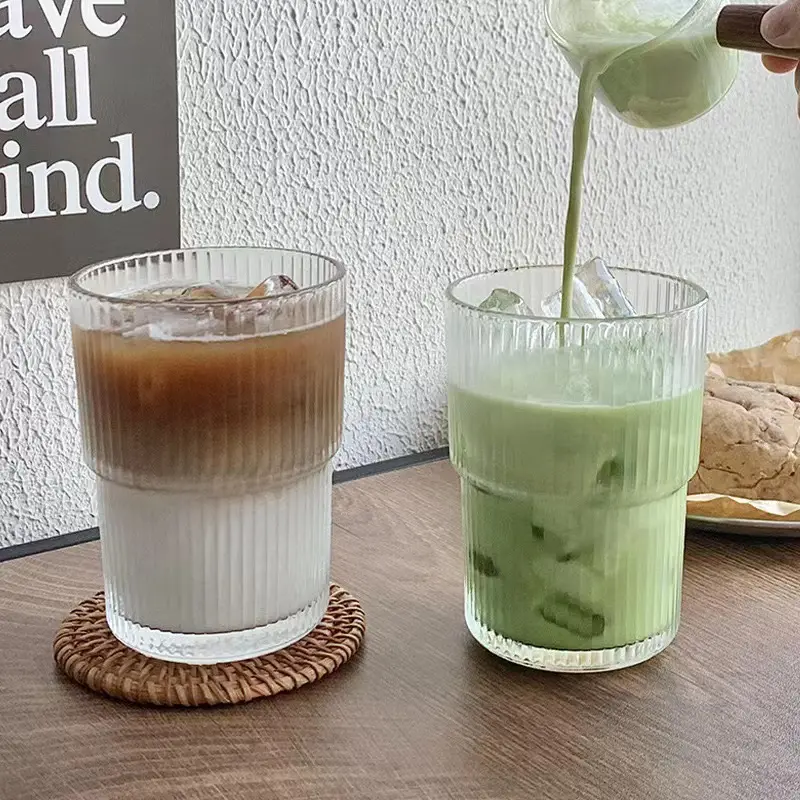 Tasses à café en verre à joint en bambou populaires Ins avec couvercle et paille 15oz gobelet à eau décontracté avec manchon en cuir diverses couleurs Stock