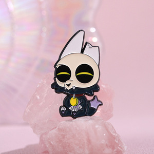 Simpatico gufo reale casa in smalto in metallo cartone animato spilla distintivo con risvolto per accessori di gioielli o regalo di natale - Product Image 6